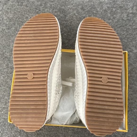 Universal Thread version of the “Fay”. Size 8 - Picture 3 of 4